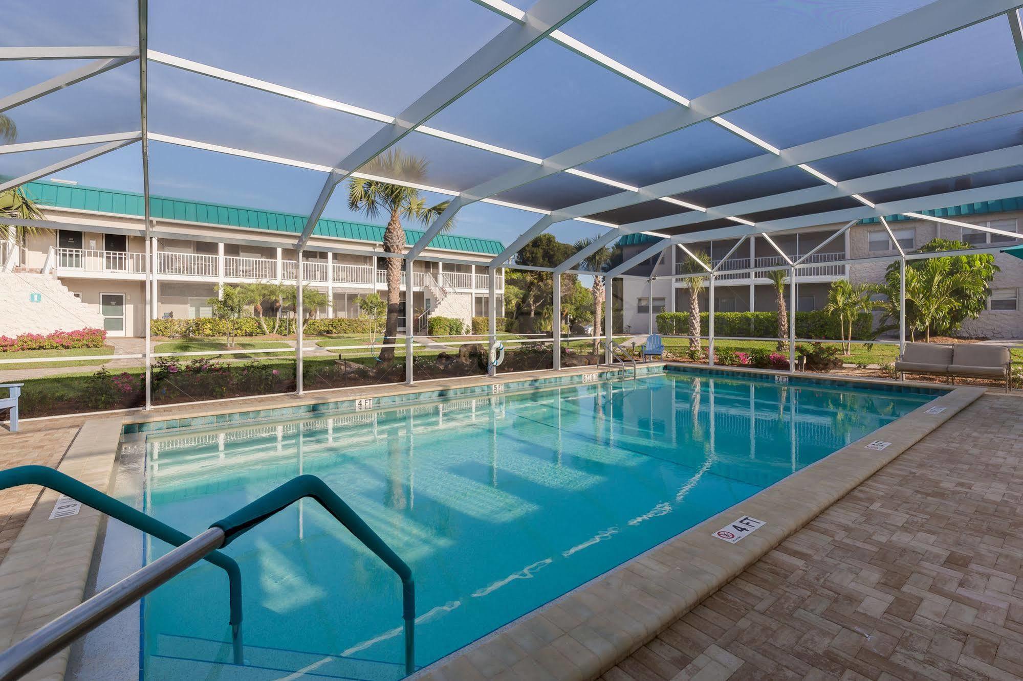 Sanibel Arms West Hotel Exterior photo