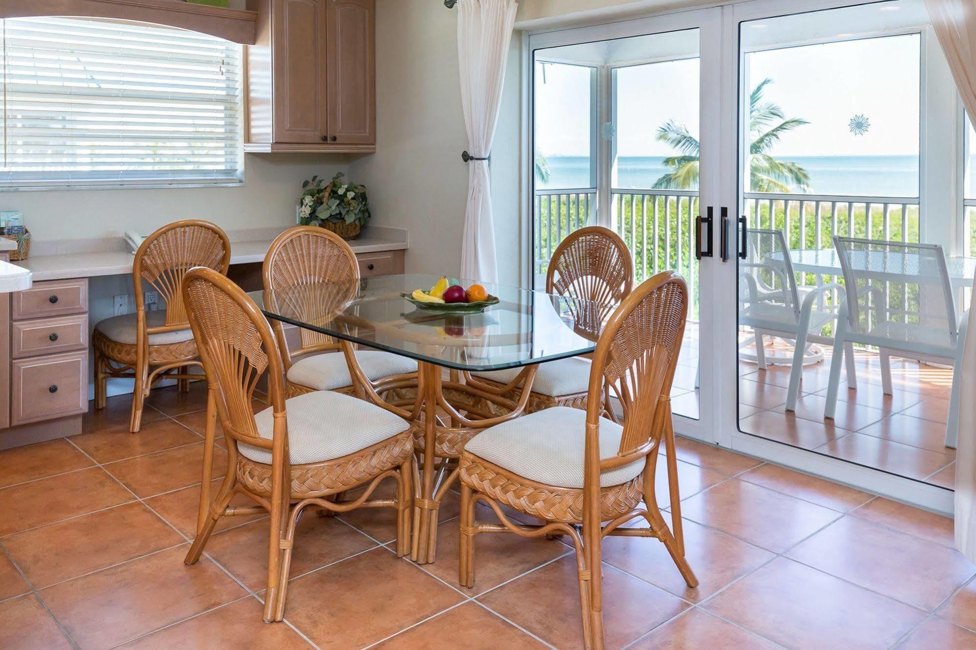 Sanibel Arms West Hotel Exterior photo