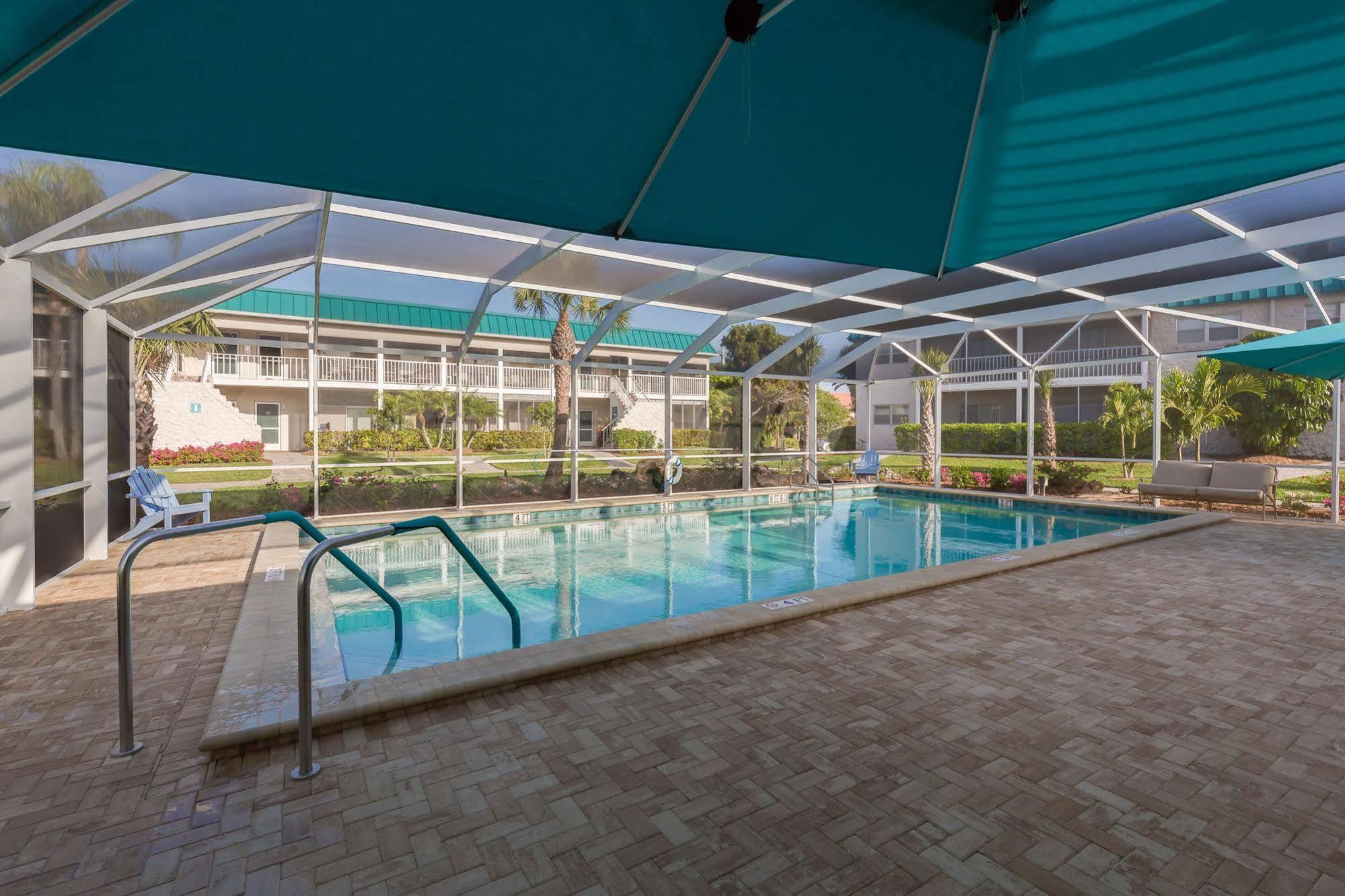 Sanibel Arms West Hotel Exterior photo